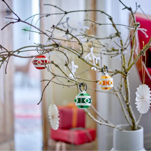 LEGO Limited Edition 2023 Christmas Decor Set 40604 (182 Pieces), NIB - Picture 4 of 16